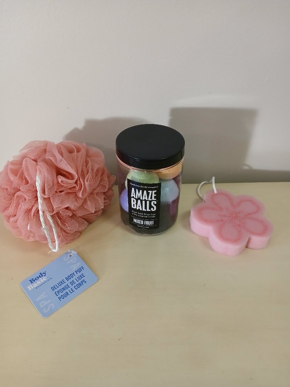 NWT Amaze Balls bath bombs, sponge and body puff